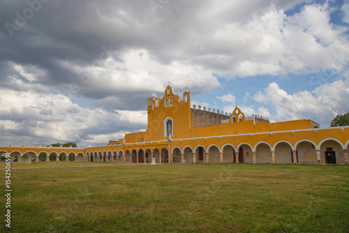 
San Antonio de Padua Convent in Izamal, Yucatan. Convento de San Antonio de Padua en Izamal