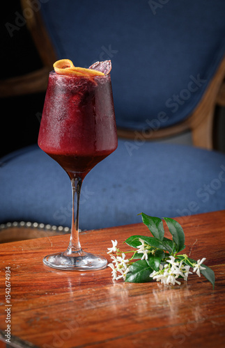 trago de vino tinto y lima