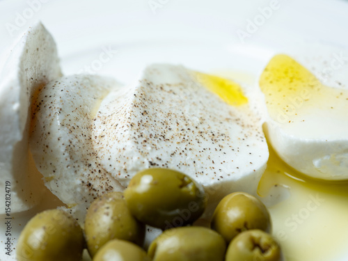 Schilderij op canvas Mozzarella cheese and olives