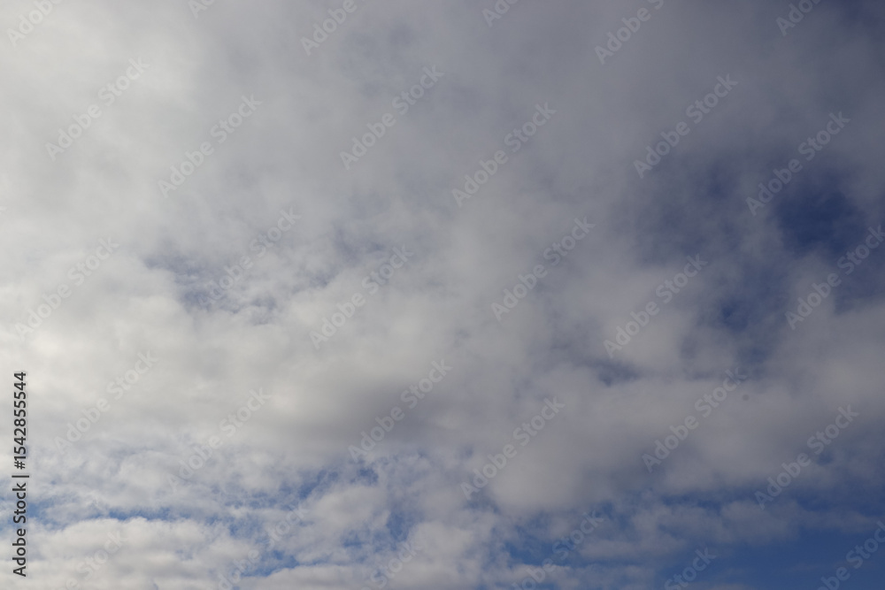 Obraz premium Clouds come in various shapes.