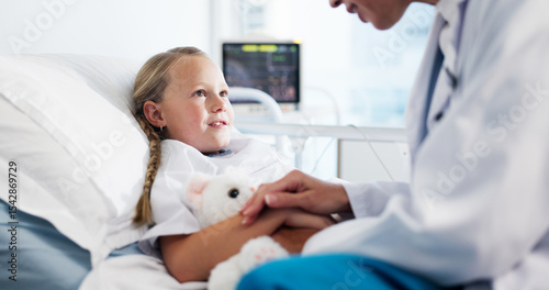 Photography Holding hands, doctor and child on bed in hospital for healthcare medicine, support and trust