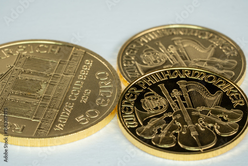 Cuadro en lienzo Three gold ounce coins Krugerrand Wiener Philharmoniker pure gold on white surfa