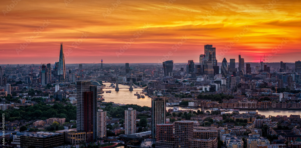 Ταπετσαρία Panoramic aerial view from Canada Water district towards the London skyline with