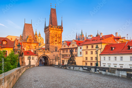 Quadro su tela Prague, Czech Republic. Mala Strana and Charles Bridge sunrise.