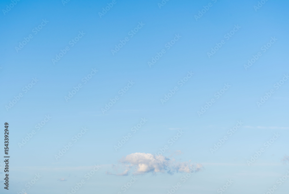 Obraz premium 6月の空 夕暮れの青空と雲09
