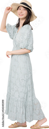 麦わら帽子を被って眩しい日焼けを気にする夏服の女性　お出かけや夏休み、旅行レジャーなどのイメージ　背景透明pngの合成素材の全身