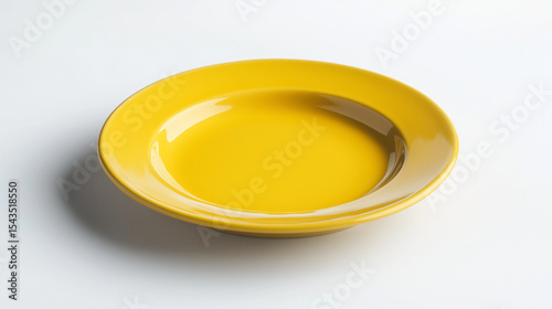 prato de cerâmica amarelo isolado