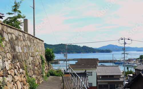 A small observatory platform beside the stone wall of the temple on the mountain.
The background is the Inland Sea of Japan.