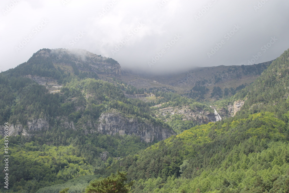 Fototapeta premium 2024 - Paisajes en Estación de Canfranc