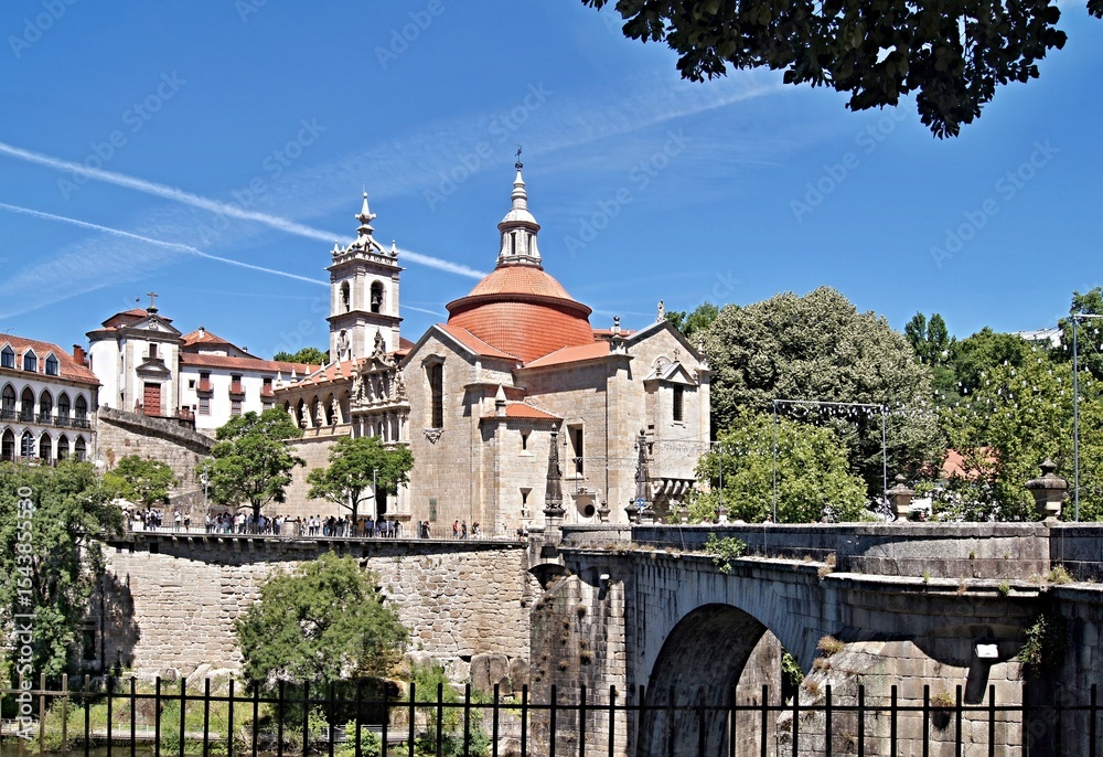 Fototapeta premium Serene view of the Church of Sao Goncalo and Fervenca bridge in Amarante, Portugal