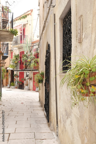 Fototapeta Naklejka Na Ścianę i Meble -  Monreale, Sicily. Small side street in Monreale
