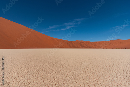 Fototapeta Naklejka Na Ścianę i Meble -  sand dunes in Deadvlei, Namibia