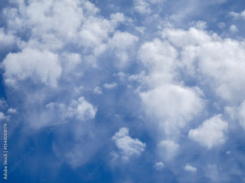 Obraz premium Washington State. Low level puffy cotton-like cumulus cloud formations