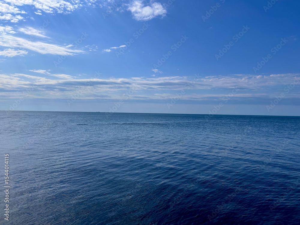 Obraz premium Tranquil Seascape Under a Blue Sky