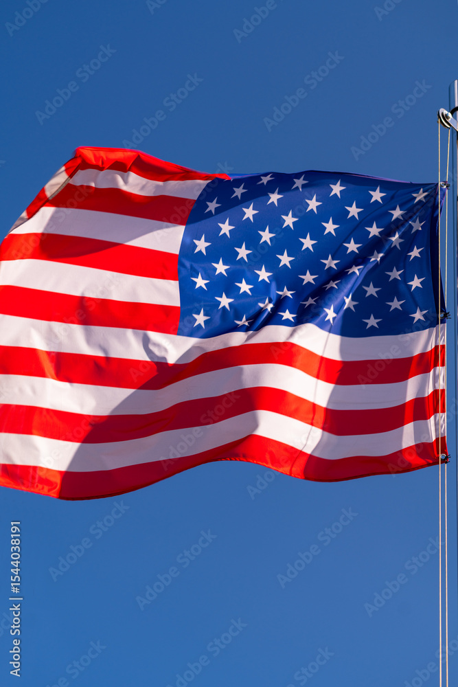 Obraz premium US flag on a flagpole.