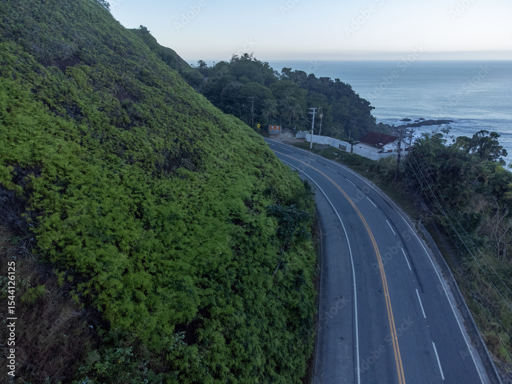 Obraz premium amazing coastal road passing through beaches