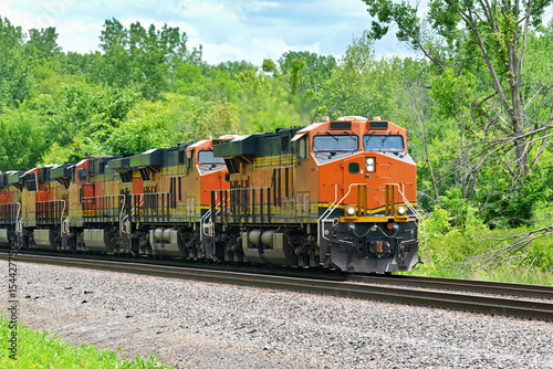 Fényképezés A string of Diesel locomotives pulling a freight train
