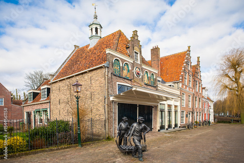 Canvastavla The Kaasmarkt Edam (Edam Cheese Market) building at the town of Edam in Netherla