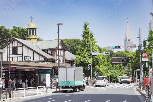2017年頃の明治通りから見た原宿駅