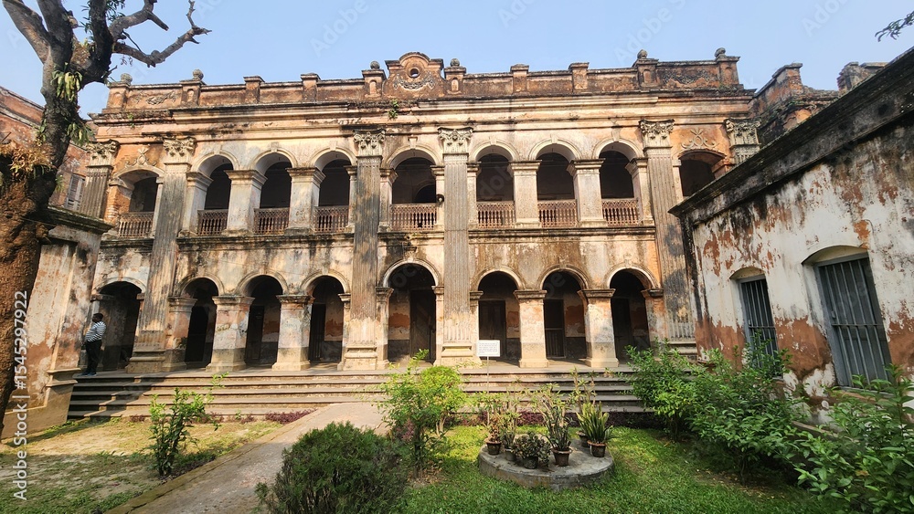Obraz premium A large old manor house in Bangladesh