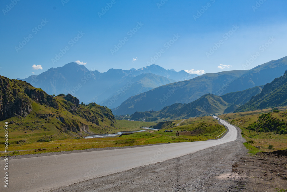 Naklejka premium Beautiful Serpentine Road in Georgia in Summer