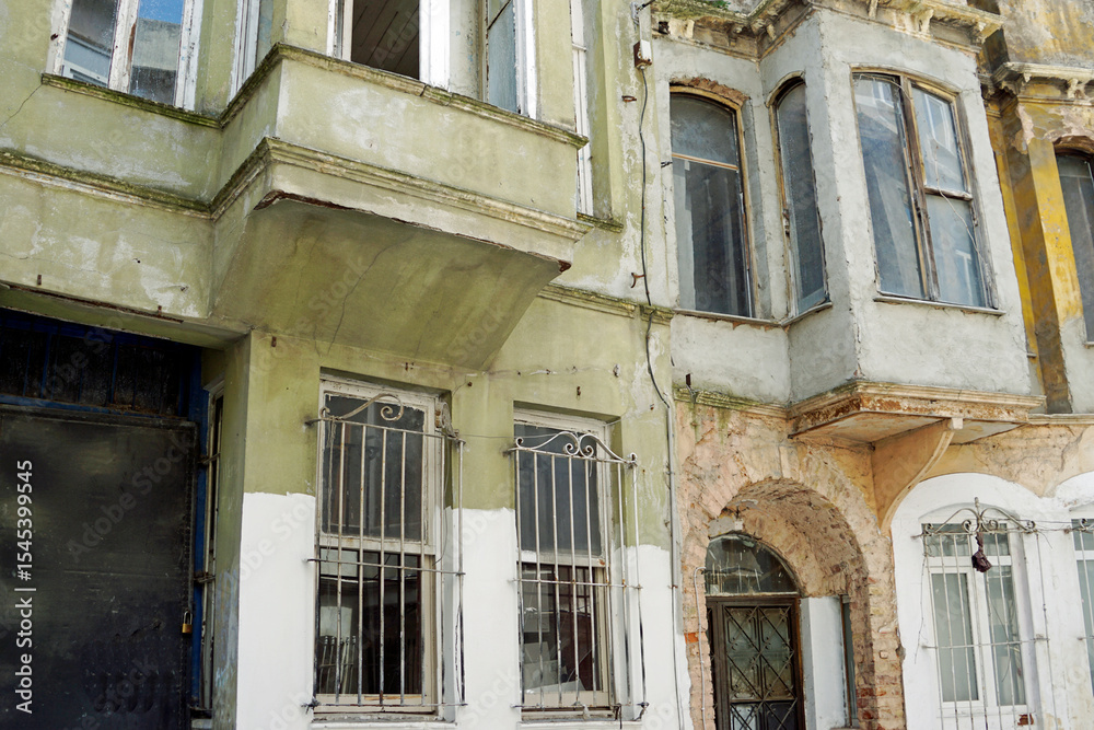 Naklejka premium Colorful Balat houses brighten Istanbul’s historic neighborhood