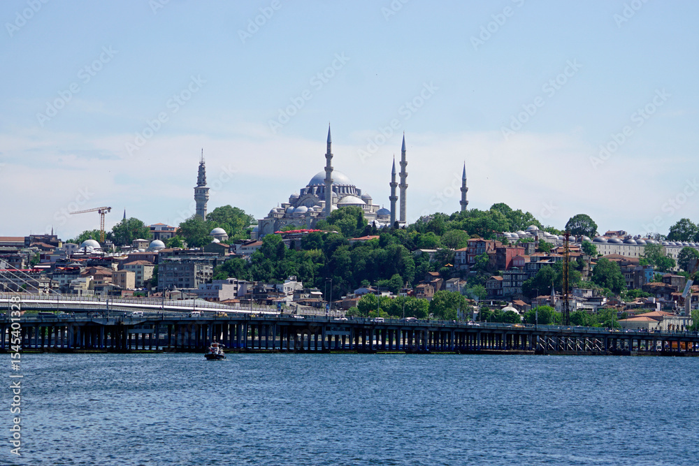 Fototapeta premium waterfront view over istanbul on a sunny day