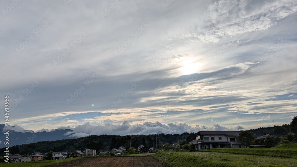 Obraz premium 夕日に染まった空と雲