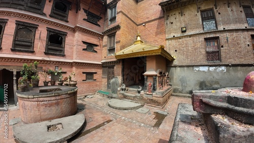 Fotografie Temple Surrounded by Traditional Newari Buildings in Bhaktapur Durbar Square, Ne