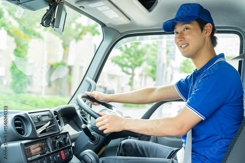 ドライバーの若い男性