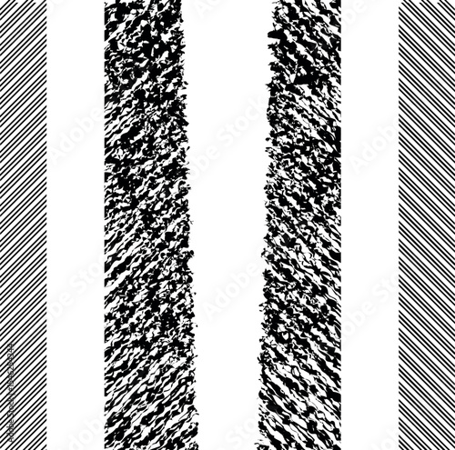 There are four vertical stripes on the screen. At the edges they consist of diagonal lines, and in the middle there are noisy lines.