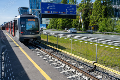 アムステルダム南駅と周辺の都市風景（Amsterdam Zuid Station）／オランダ