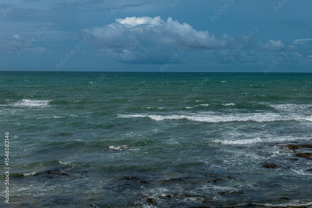Fototapeta premium nuages sur une mer houleuse