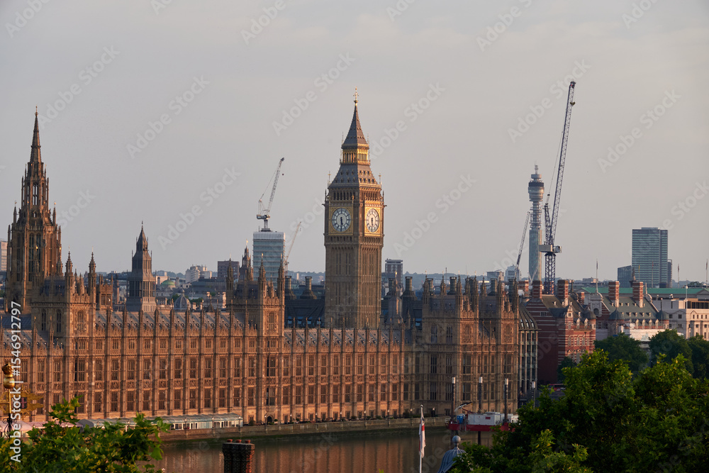 Fototapeta premium London Icons – Westminster Skyline In The Morning