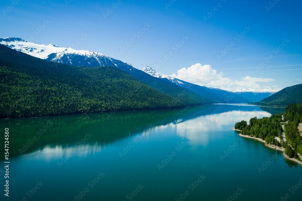 Fototapeta premium Idyllic view of lake and mountains