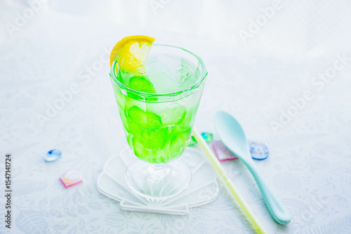 わらび餅ソーダ　メロン味