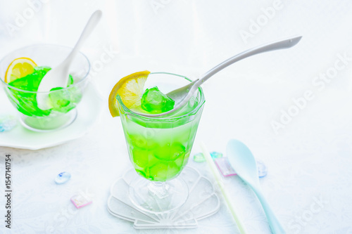 わらび餅ソーダ　メロン味