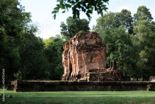 Prasat Ban Phai is located in Ban Prasat, Village No. 6, Tambon Chuepleng, Amphoe Prasat , Surin Province.