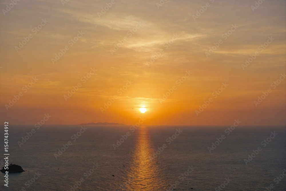 Obraz premium Beautiful sunset on Andaman sea at Windmill View Point near Laem Promthep Cape, Phuket, Thailand 