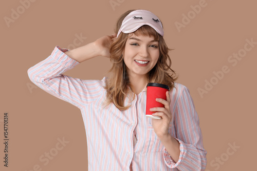 Portrait of pretty young wo...