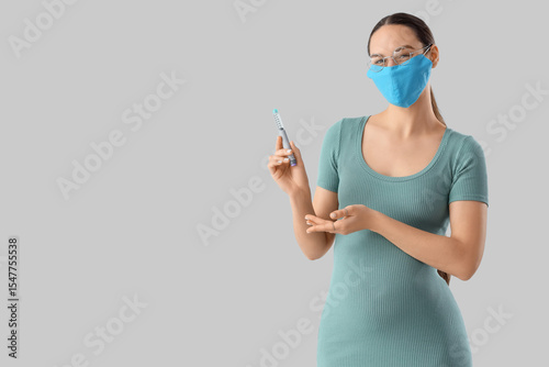 Young pregnant woman in med...