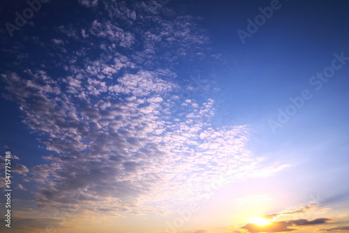 美しい日の出と朝焼け空