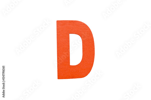 lettera dell'alfabeto D realizzata in legno colorato isolata su sfondo bianco o trasparente