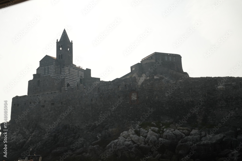 Obraz premium Italian church built into the cliffside village