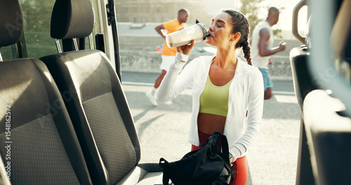 Fotografia Runner, drinking and smoothie with woman in city for workout, protein shake and training