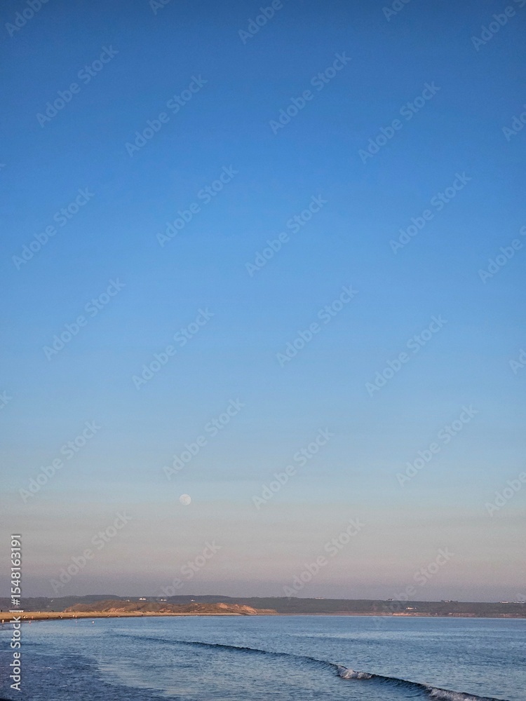 Fototapeta premium Coastline at the foot of cliffs overlooking the ocean in Ireland
