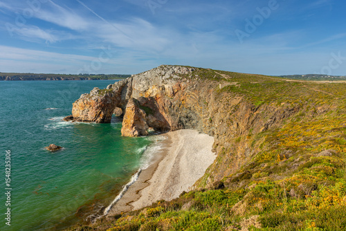 Arche au bord des falaise de la Presqu'île de Crozon