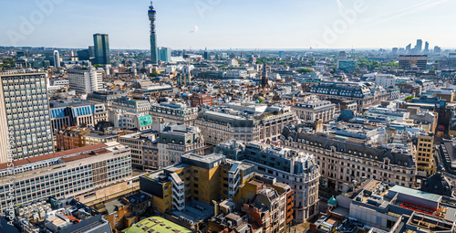 Tableau sur toile Aerial view of Hanover Square in London featuring green park space, surrounding classic architecture, and city streets on a clear day