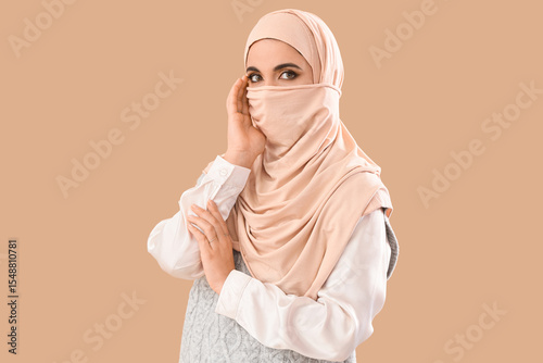 Beautiful Muslim woman in h...