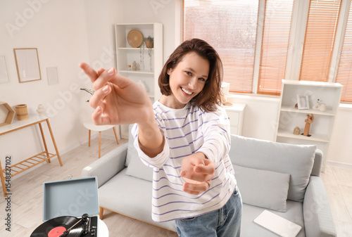 Young woman with record pla...